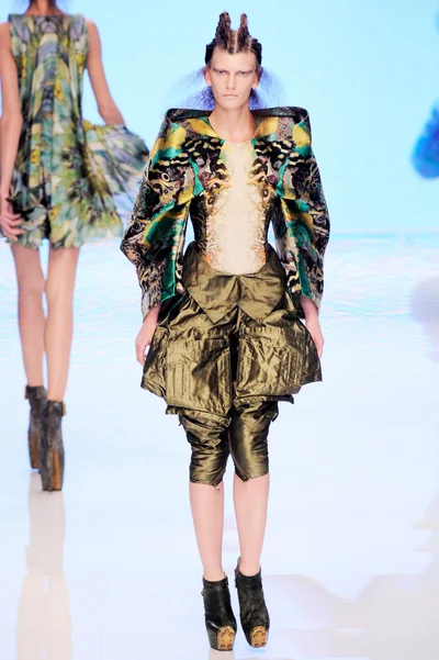 Look 12